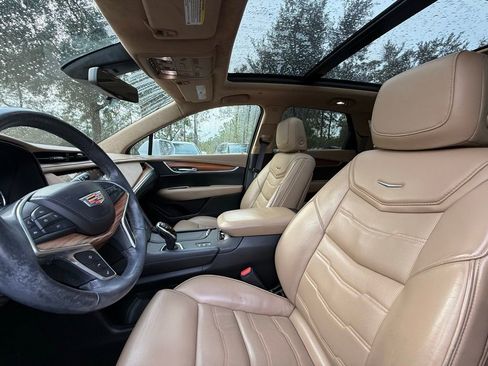 Used 2018 Cadillac XT5 Platinum w/ Driver Assist Package image 17