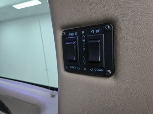 Used 2023 GMC Savana 2500 image 7