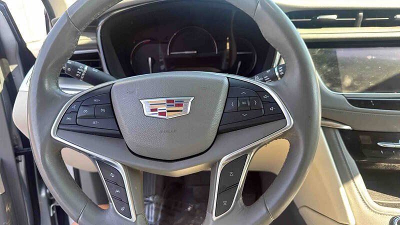 Used 2017 Cadillac XT5 Luxury w/ Driver Awareness Package FWD image 12