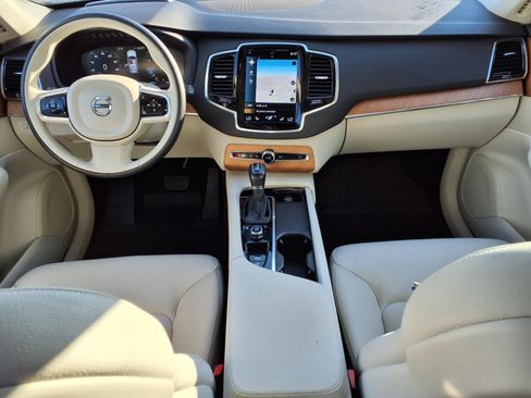 Used 2022 Volvo XC90 T6 Momentum w/ Advanced Package image 9