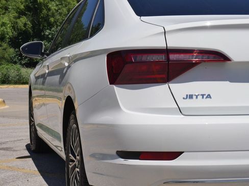 Used 2020 Volkswagen Jetta SE w/ SE Cold Weather Package FWD image 13