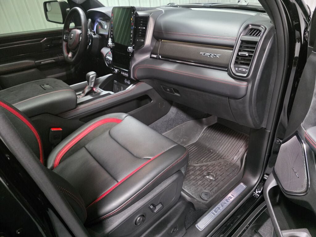 Used 2027 RAM 1500 4x4 Crew Cab image 14
