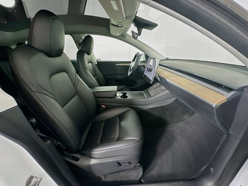 Used 2023 Tesla Model Y Long Range image 29