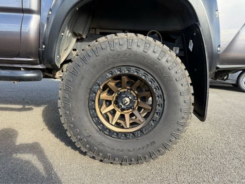 Used 2019 Toyota Tacoma TRD Off-Road image 5