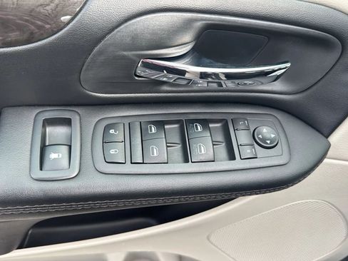 Used 2019 Dodge Grand Caravan SE w/ UConnect Hands-Free Group FWD image 10