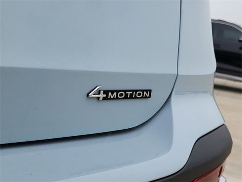 New 2025 Volkswagen Taos SEL image 4