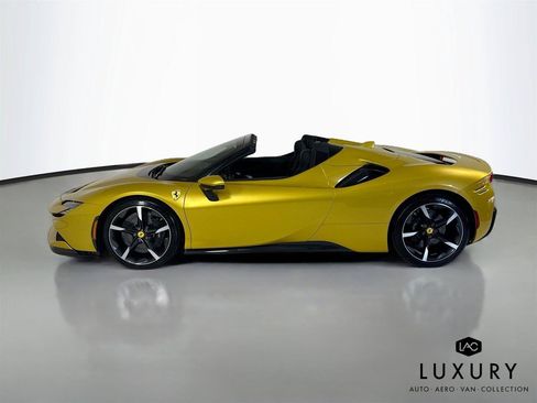 Used 2022 Ferrari SF90 Spider AWD/4WD image 9