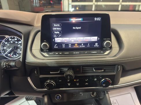 Used 2023 Nissan Rogue S image 17