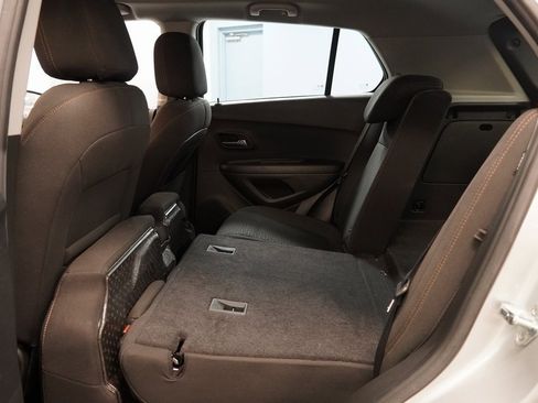 Used 2021 Chevrolet Trax LS image 25