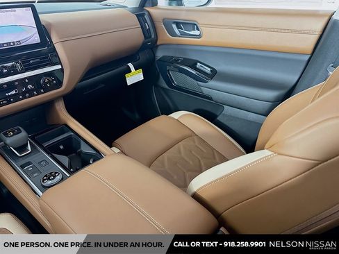 New 2026 Nissan Pathfinder Platinum image 24