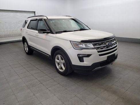 Used 2018 Ford Explorer XLT w/ Equipment Group 202A FWD image 13