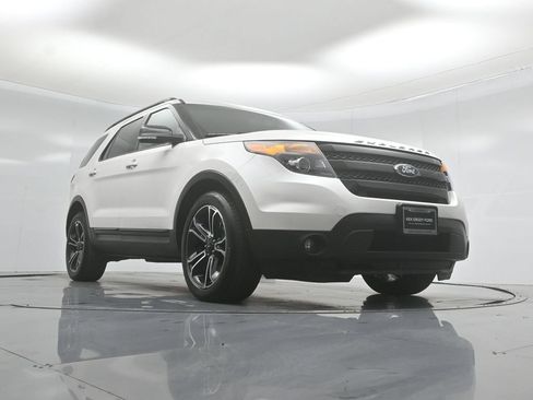 Used 2015 Ford Explorer Sport w/ Equipment Group 401A AWD/4WD image 42