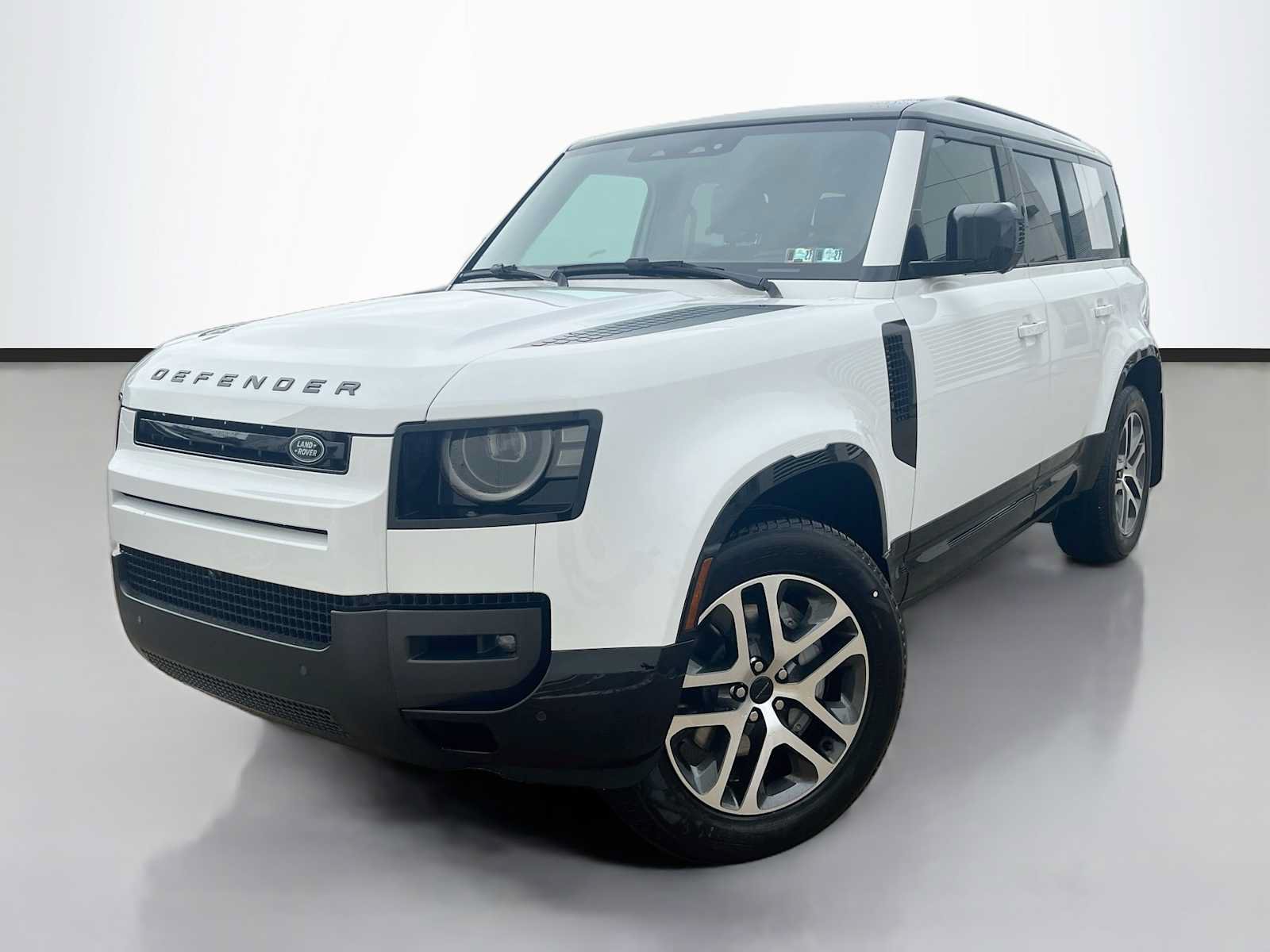 Used 2026 Land Rover Defender 110 X-Dynamic SE AWD/4WD image 1