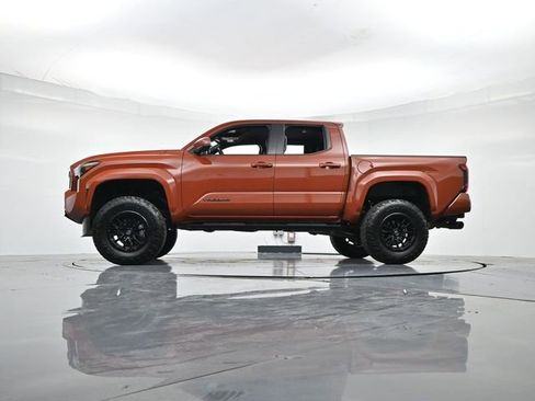 Used 2025 Toyota Tacoma TRD Sport image 35