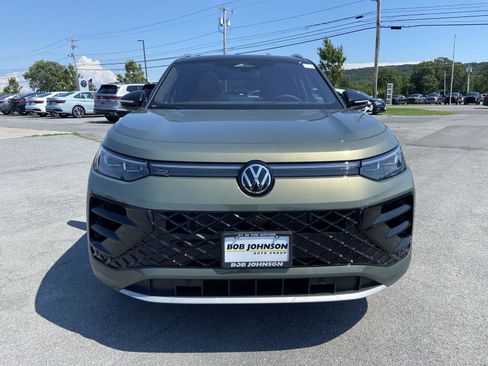 New 2026 Volkswagen Tiguan SEL R-Line AWD/4WD image 2