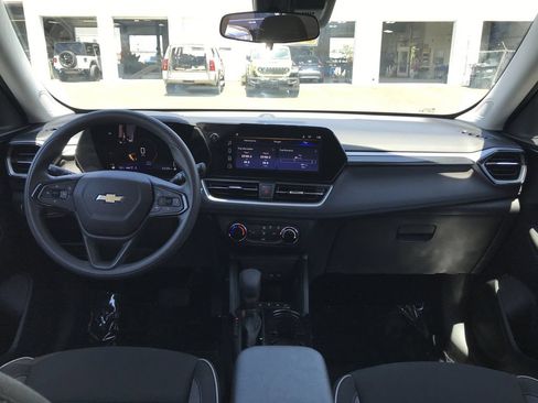 Used 2024 Chevrolet TrailBlazer LS w/ LS Convenience Package AWD/4WD image 19