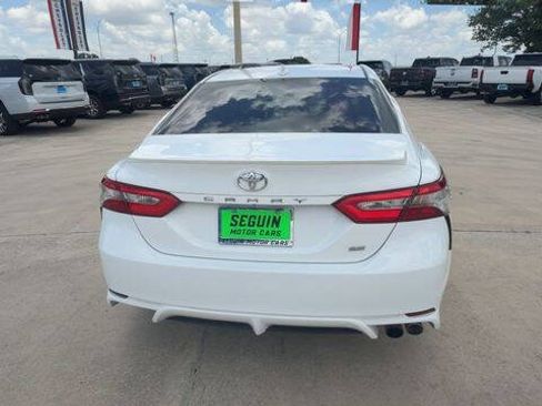 Used 2019 Toyota Camry SE FWD image 7