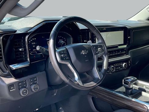 Used 2022 Chevrolet Silverado 1500 LT Trail Boss w/ LT Trail Boss Premium Package AWD/4WD image 14