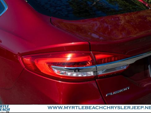 Used 2017 Ford Fusion SE w/ Fusion SE Technology Package image 11