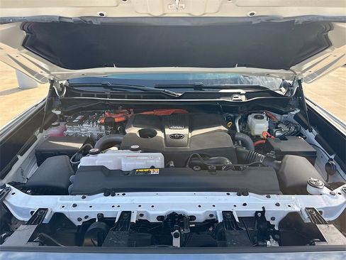 New 2025 Toyota Tundra Platinum image 32