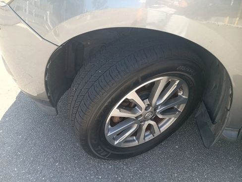 Used 2015 Nissan Pathfinder SL FWD image 25
