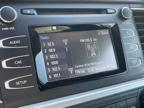 Used 2016 Toyota Highlander LE FWD image 25