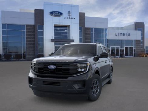 New 2026 Ford Expedition Active image 2