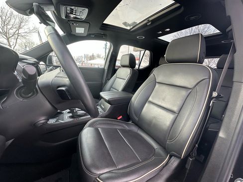 Used 2023 Chevrolet Traverse Premier image 8