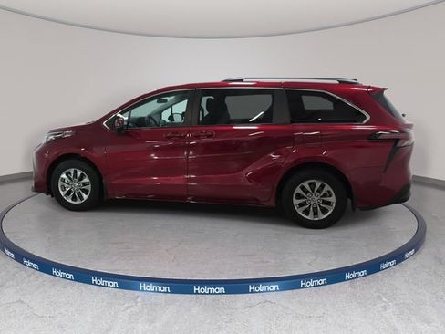 Certified 2023 Toyota Sienna LE FWD image 8