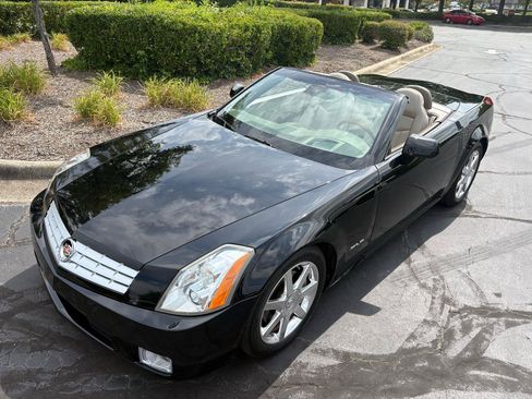 Used 2005 Cadillac XLR RWD image 3