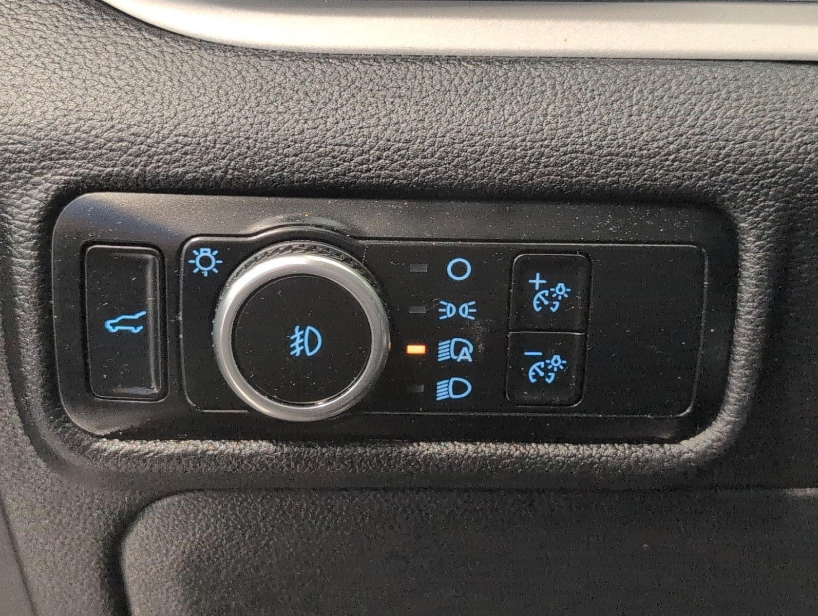 Used 2024 Ford Explorer XLT w/ Equipment Group 202A AWD/4WD image 39