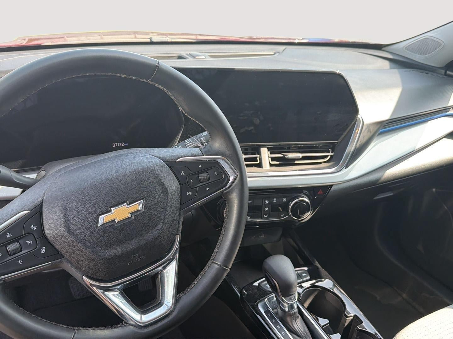 Used 2025 Chevrolet Trax LT w/ LT Convenience Package FWD image 7