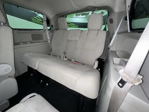 Used 2011 Dodge Grand Caravan Crew w/ Entertainment Group 1 FWD image 26