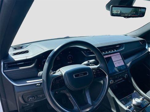 Used 2022 Jeep Grand Cherokee L Overland w/ Luxury Tech Group IV image 12