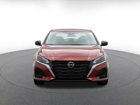 Used 2025 Nissan Altima 2.5 SV FWD image 2