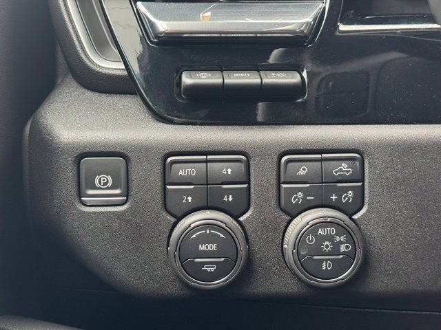 Used 2025 Chevrolet Silverado 3500 High Country w/ Technology Package AWD/4WD image 33