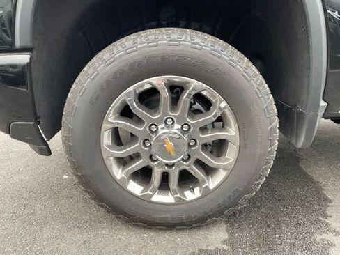 New 2026 Chevrolet Silverado 2500 LT w/ Z71 Chrome Sport Edition AWD/4WD image 7