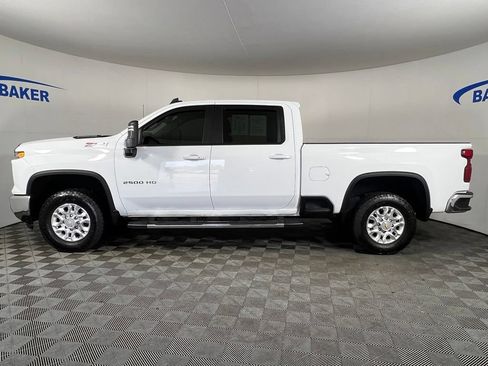 Used 2024 Chevrolet Silverado 2500 LT AWD/4WD image 2