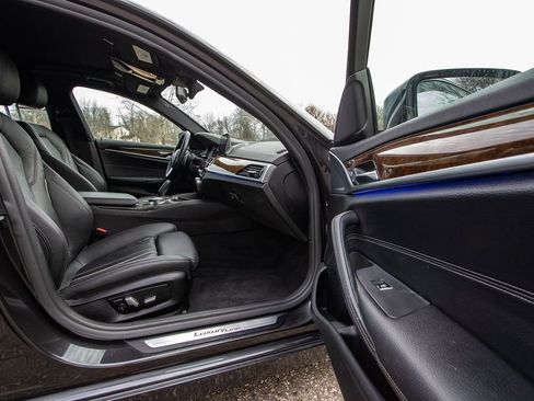 Used 2018 BMW 530i xDrive image 17