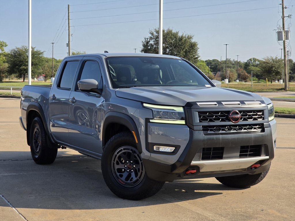 Used 2025 Nissan Frontier Pro-X RWD image 2
