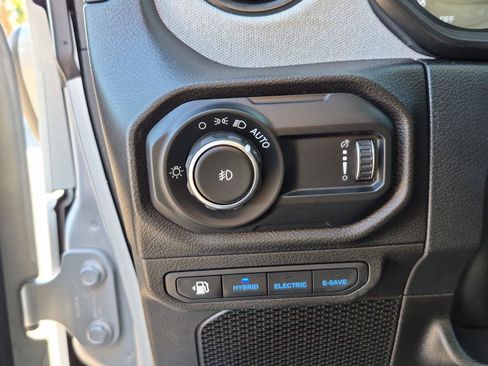 Used 2024 Jeep Wrangler Unlimited AWD/4WD image 23
