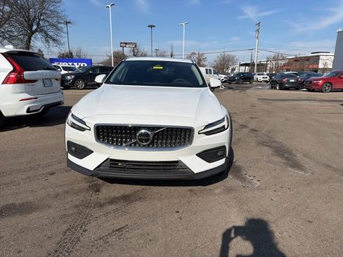 Certified 2025 Volvo V60 B5 Cross Country Ultra w/ Protection Package Premier image 2