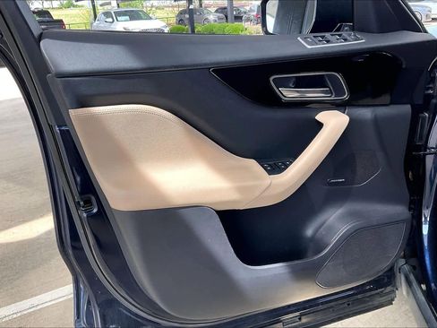 Used 2018 Jaguar F-PACE Premium image 22