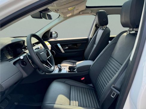 Used 2025 Land Rover Discovery Sport S image 26