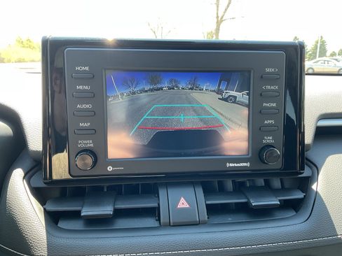 Used 2022 Toyota RAV4 LE AWD/4WD image 29