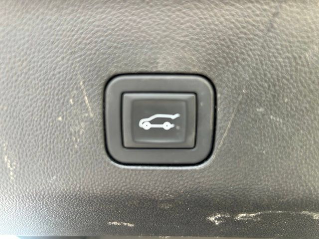 Used 2025 GMC Yukon Elevation AWD/4WD image 10