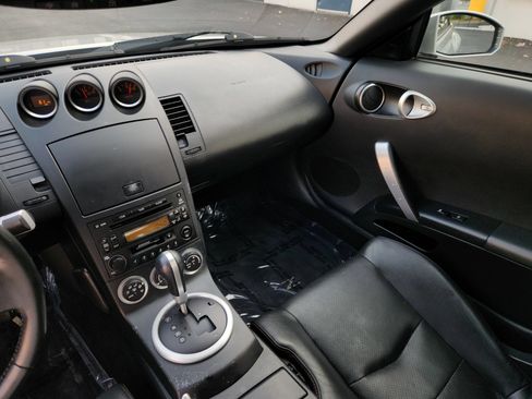 Used 2005 Nissan 350Z Touring RWD image 11