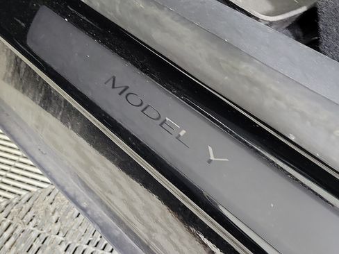 Used 2024 Tesla Model Y Performance AWD/4WD image 7