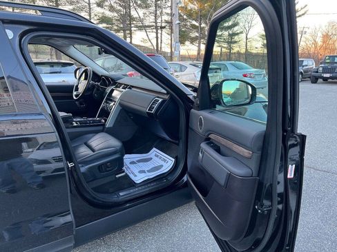 Used 2017 Land Rover Discovery HSE AWD/4WD image 10