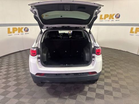 Used 2022 Jeep Compass Latitude AWD/4WD image 11